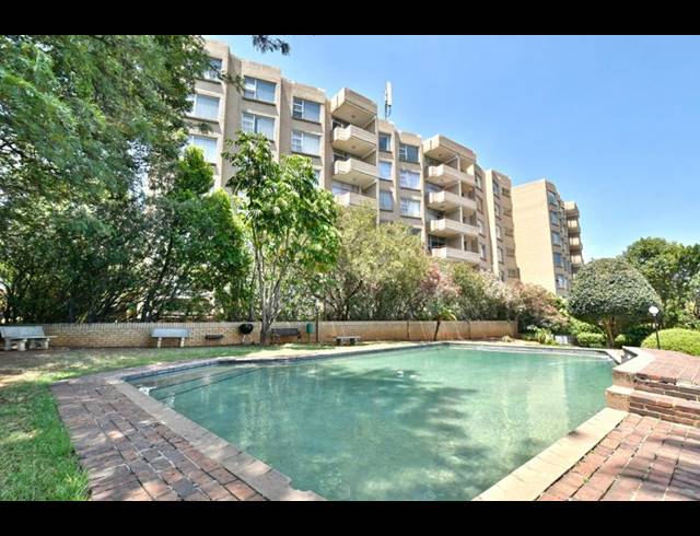 3 BEDROOM APARTMENT FOR SALE IN BRAMLEY PARK